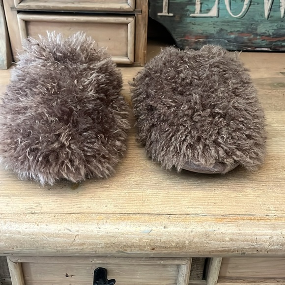 Anthropologie Teddy Slide Slippers Fuzzy Size Small (5-6) Faux Fur Soft Brown - Picture 3 of 8